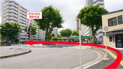 写真:萩山駅改札を出て右側の景色