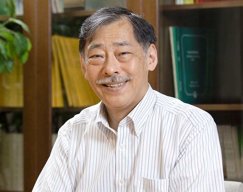 岩坪威所長のポートレート写真